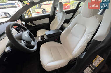 Седан Tesla Model 3 2020 в 