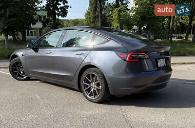 Седан Tesla Model 3 2020 в 