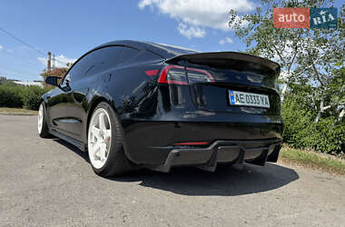 Седан Tesla Model 3 2019 в 