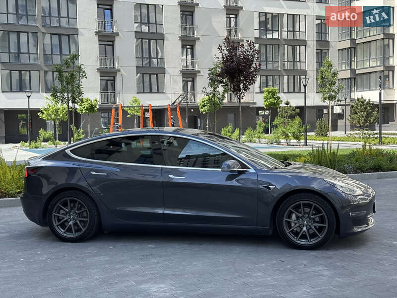 Седан Tesla Model 3 2019 в Ивано-Франковске