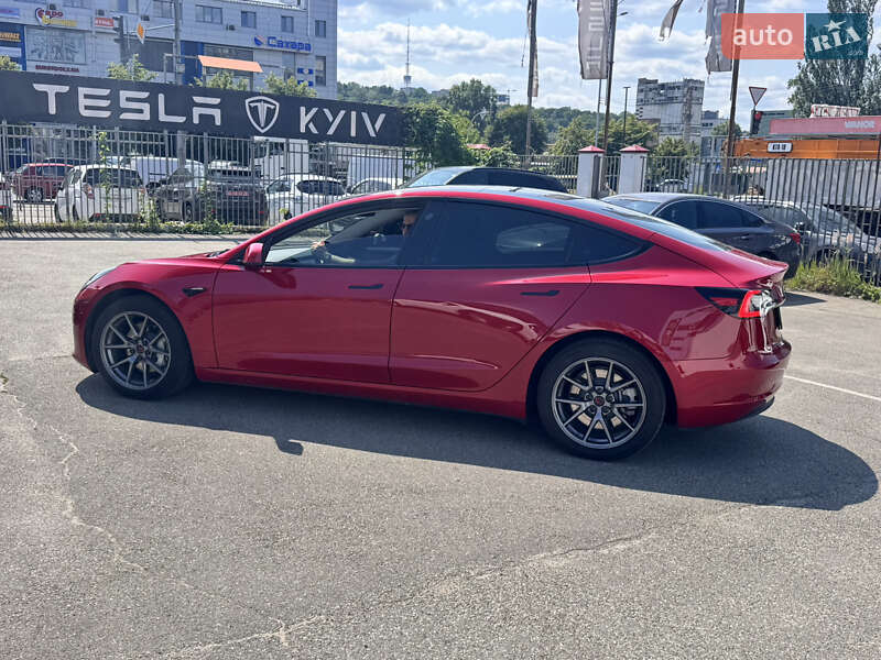 Седан Tesla Model 3 2023 в Киеве