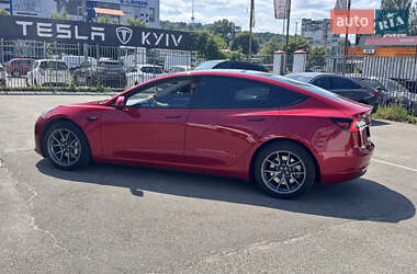 Седан Tesla Model 3 2023 в 