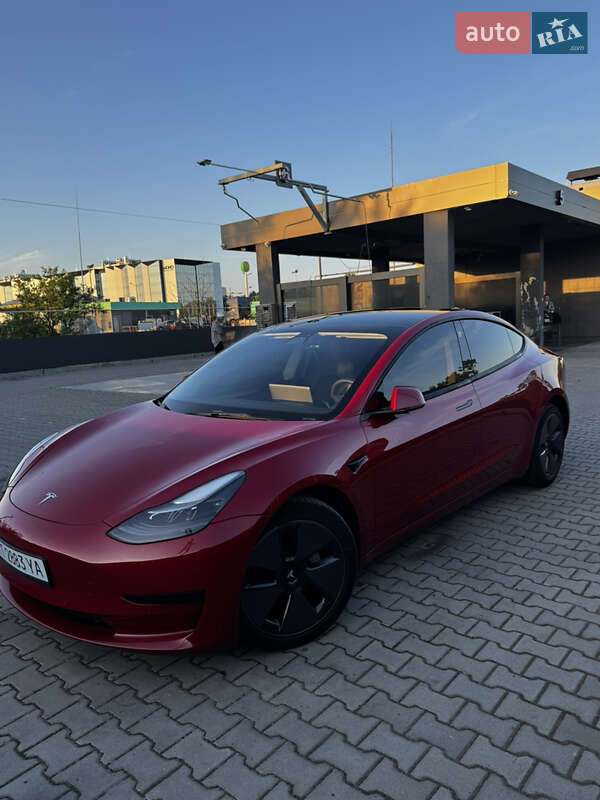 Седан Tesla Model 3 2021 в Львове