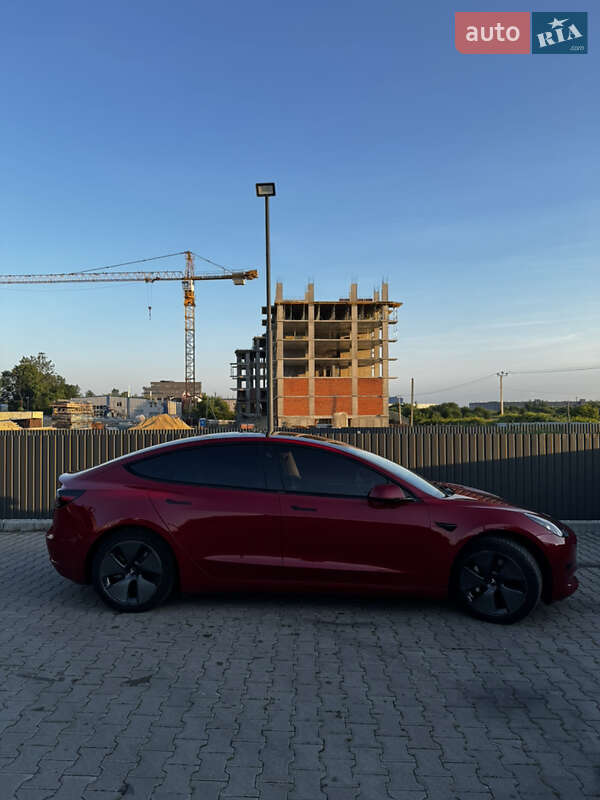 Седан Tesla Model 3 2021 в Львове