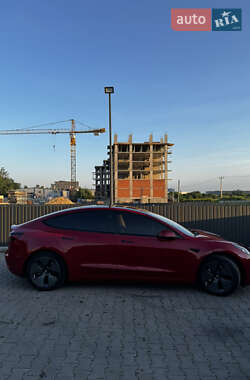 Седан Tesla Model 3 2021 в 