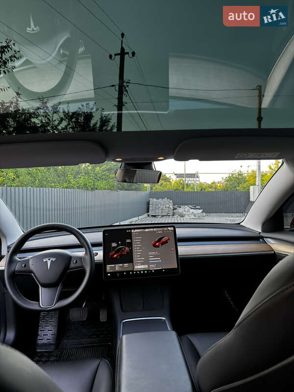 Седан Tesla Model 3 2021 в Львове