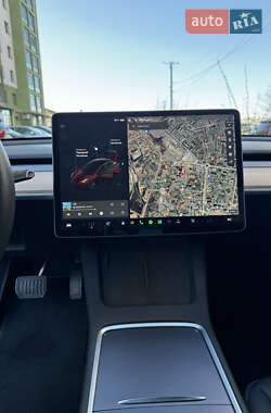 Седан Tesla Model 3 2021 в 