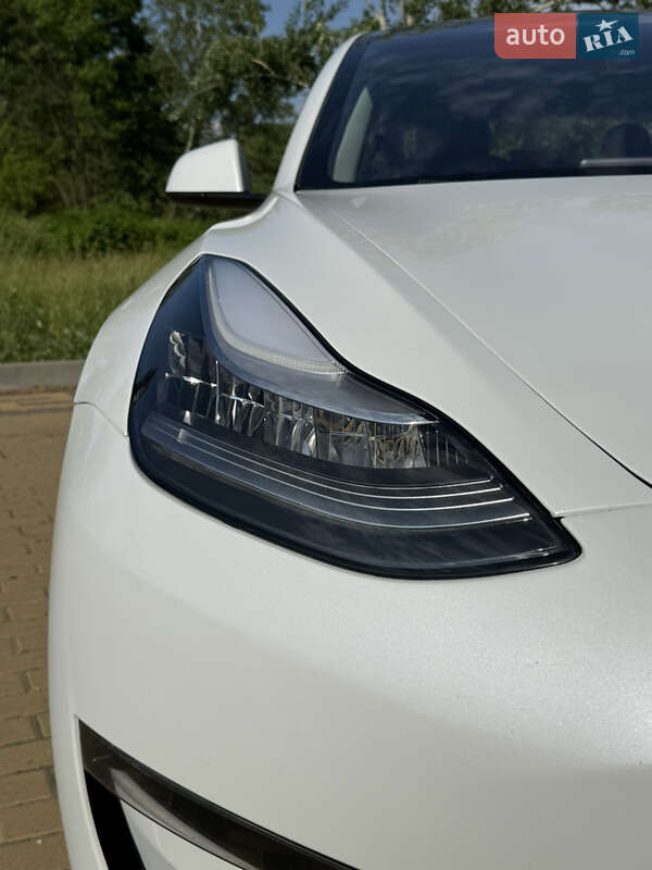 Седан Tesla Model 3 2019 в Киеве