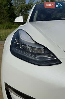 Седан Tesla Model 3 2019 в 