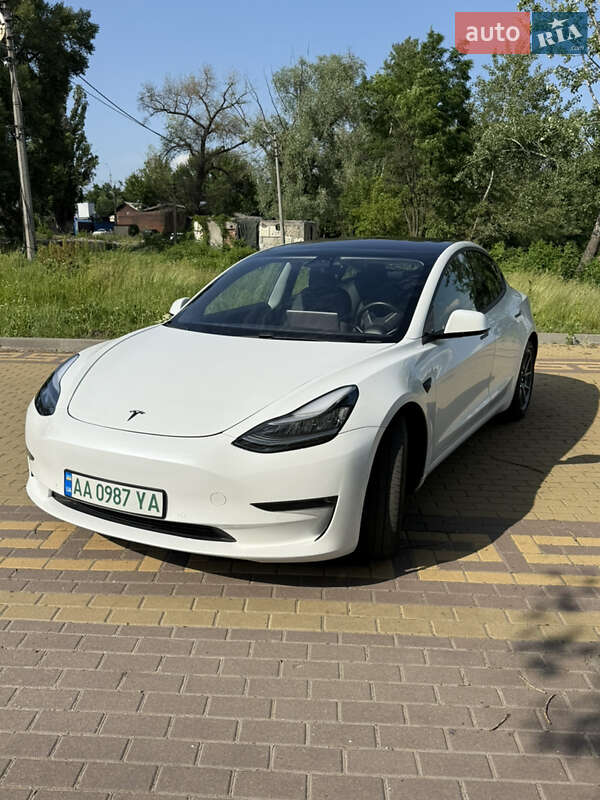 Седан Tesla Model 3 2019 в Киеве