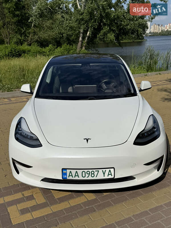 Седан Tesla Model 3 2019 в Киеве