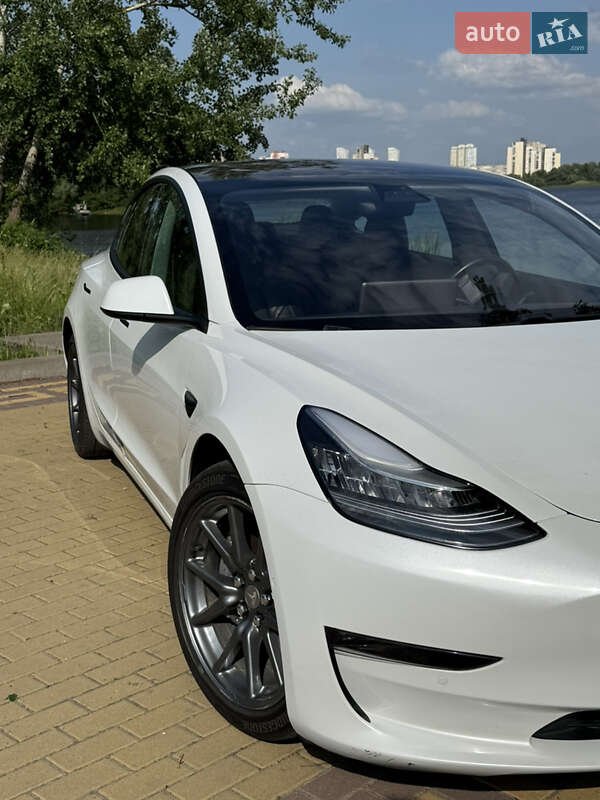 Седан Tesla Model 3 2019 в Киеве