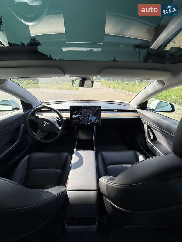 Седан Tesla Model 3 2019 в Киеве