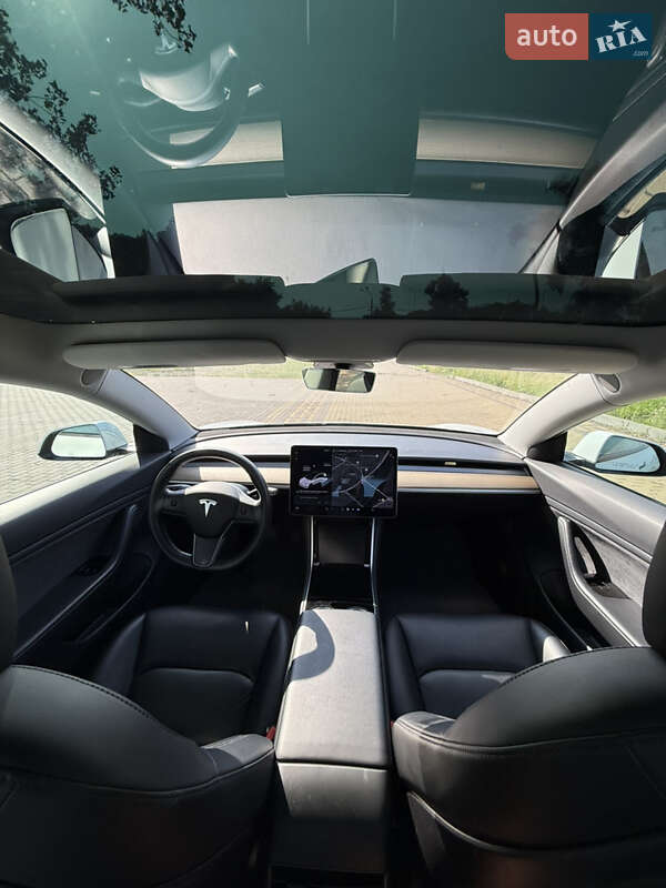 Седан Tesla Model 3 2019 в Киеве