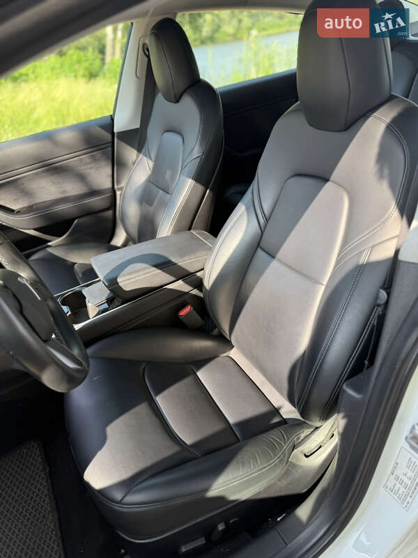 Седан Tesla Model 3 2019 в Киеве