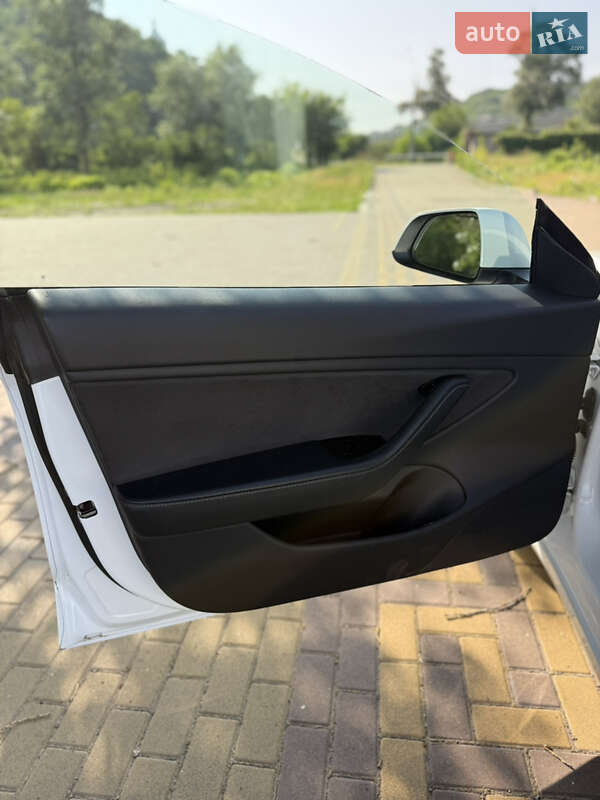 Седан Tesla Model 3 2019 в Киеве