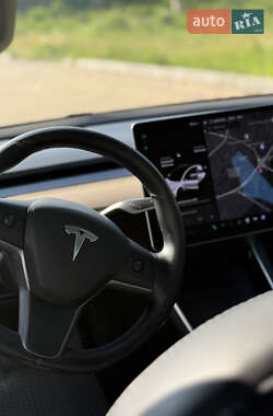 Седан Tesla Model 3 2019 в 