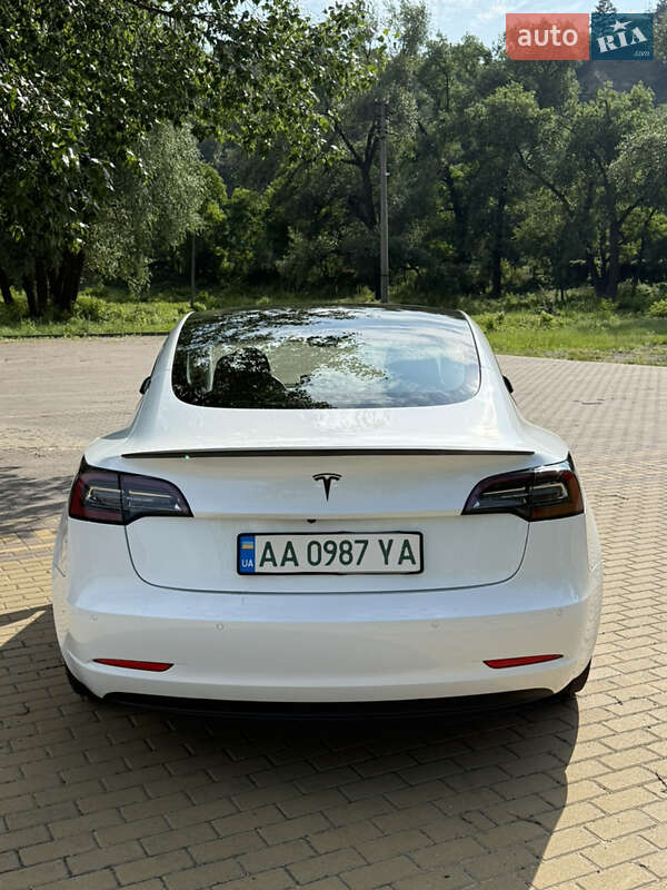 Седан Tesla Model 3 2019 в Киеве