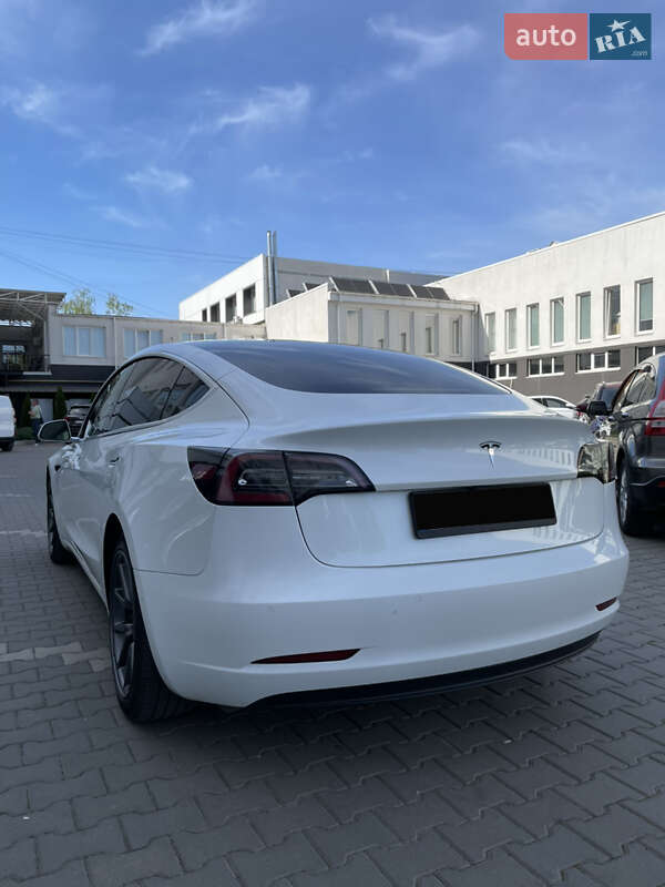 Седан Tesla Model 3 2019 в Черновцах