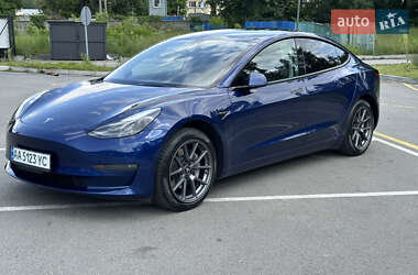 Седан Tesla Model 3 2022 в Киеве