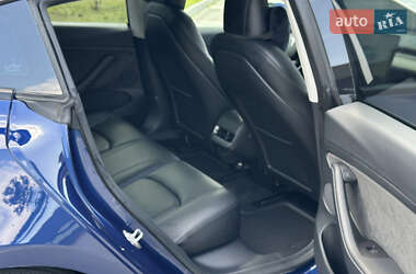 Седан Tesla Model 3 2022 в 