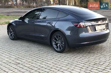 Седан Tesla Model 3 2022 в 