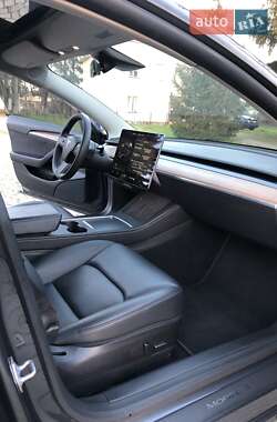 Седан Tesla Model 3 2022 в 