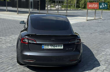 Седан Tesla Model 3 2022 в 