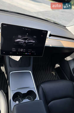 Седан Tesla Model 3 2022 в 