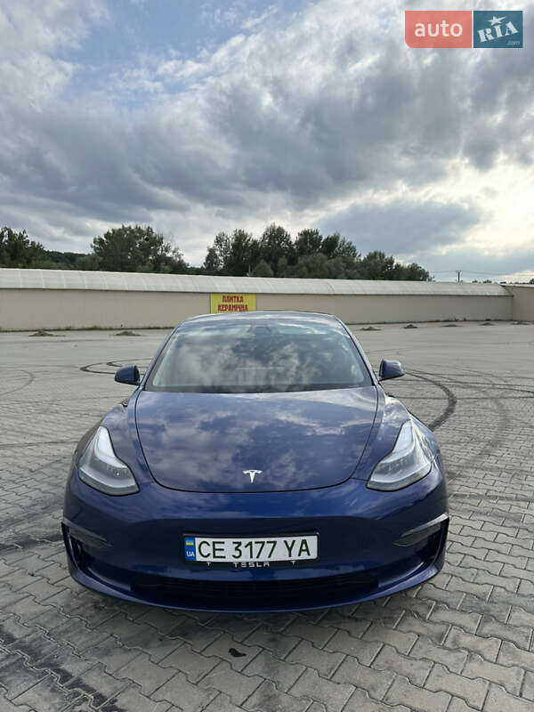 Седан Tesla Model 3 2021 в Черновцах