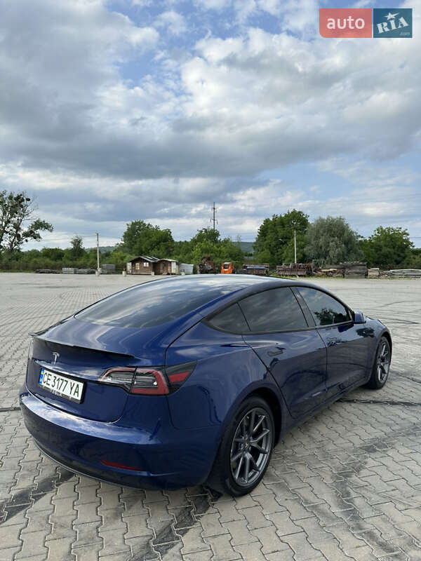 Седан Tesla Model 3 2021 в Черновцах