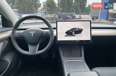 Седан Tesla Model 3 2023 в 
