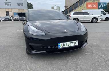 Седан Tesla Model 3 2023 в 