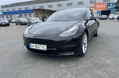 Седан Tesla Model 3 2023 в 