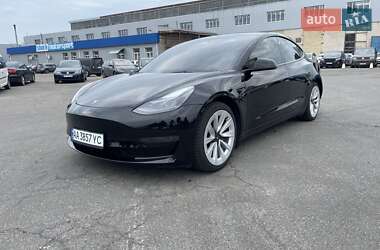 Седан Tesla Model 3 2023 в 