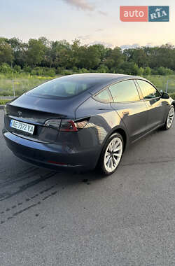 Седан Tesla Model 3 2023 в 