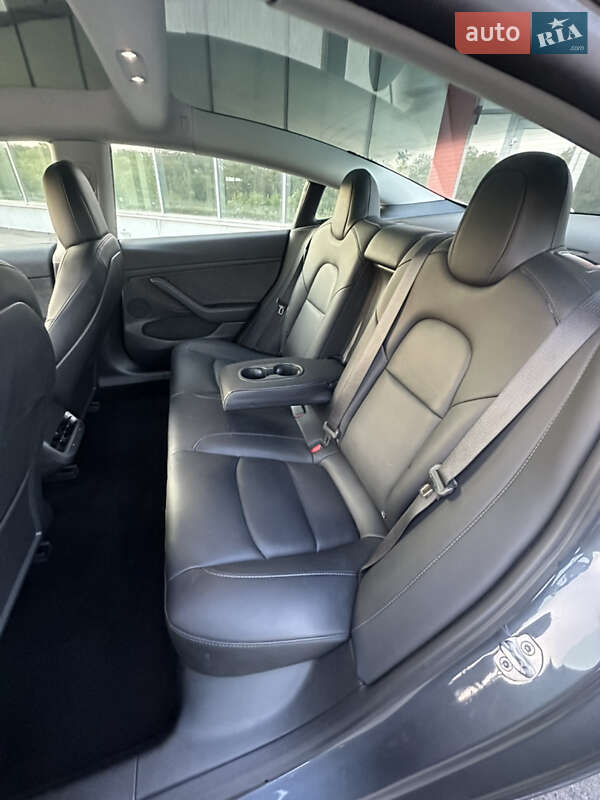 Седан Tesla Model 3 2023 в Днепре