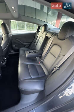 Седан Tesla Model 3 2023 в 