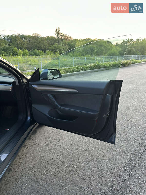 Седан Tesla Model 3 2023 в Днепре