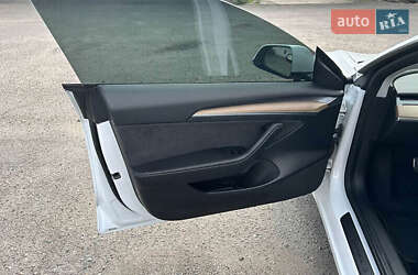 Седан Tesla Model 3 2021 в 