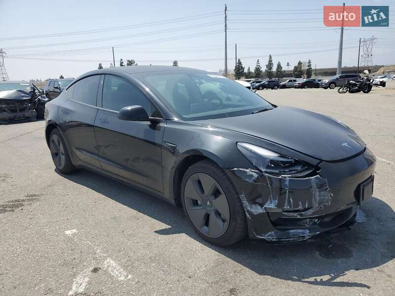 Седан Tesla Model 3 2022 в Киеве