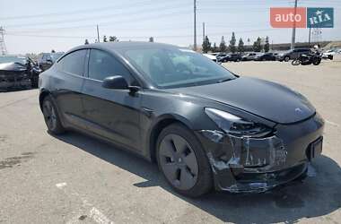Седан Tesla Model 3 2022 в 