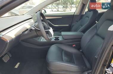 Седан Tesla Model 3 2022 в 