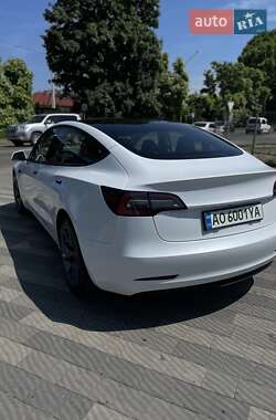 Седан Tesla Model 3 2021 в 