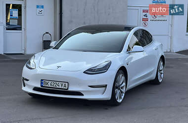 Седан Tesla Model 3 2019 в Ровно