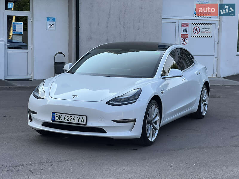 Седан Tesla Model 3 2019 в 