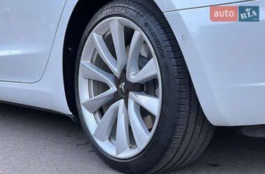 Седан Tesla Model 3 2019 в 