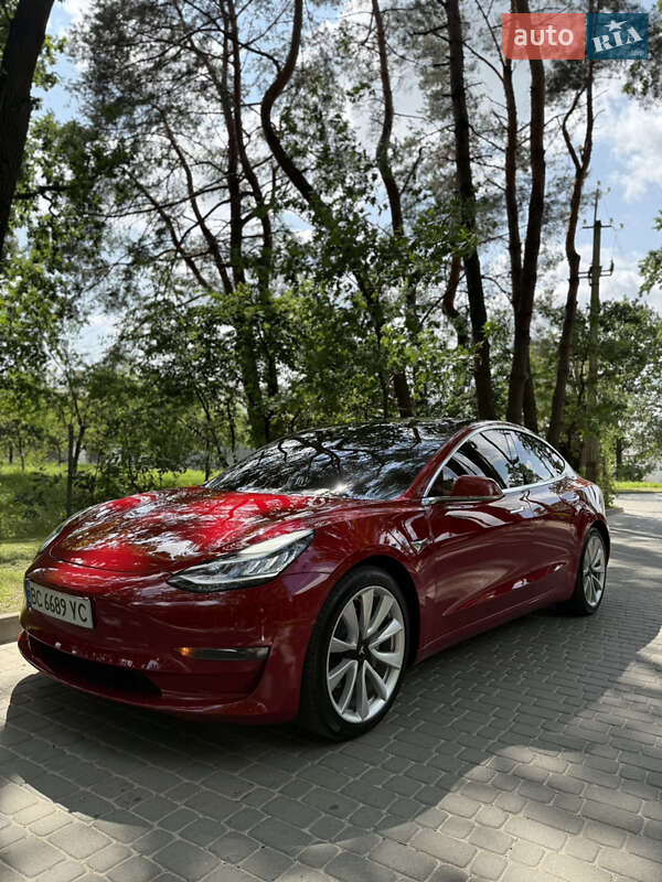 Седан Tesla Model 3 2018 в Львове