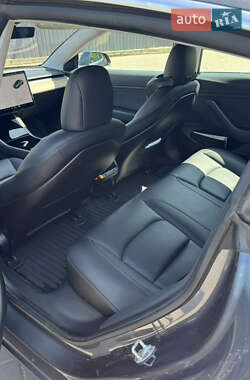Седан Tesla Model 3 2020 в 