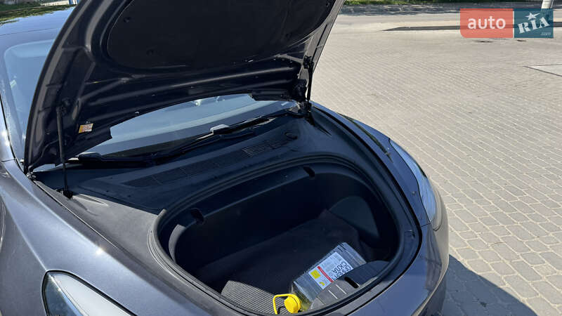 Седан Tesla Model 3 2020 в Ивано-Франковске